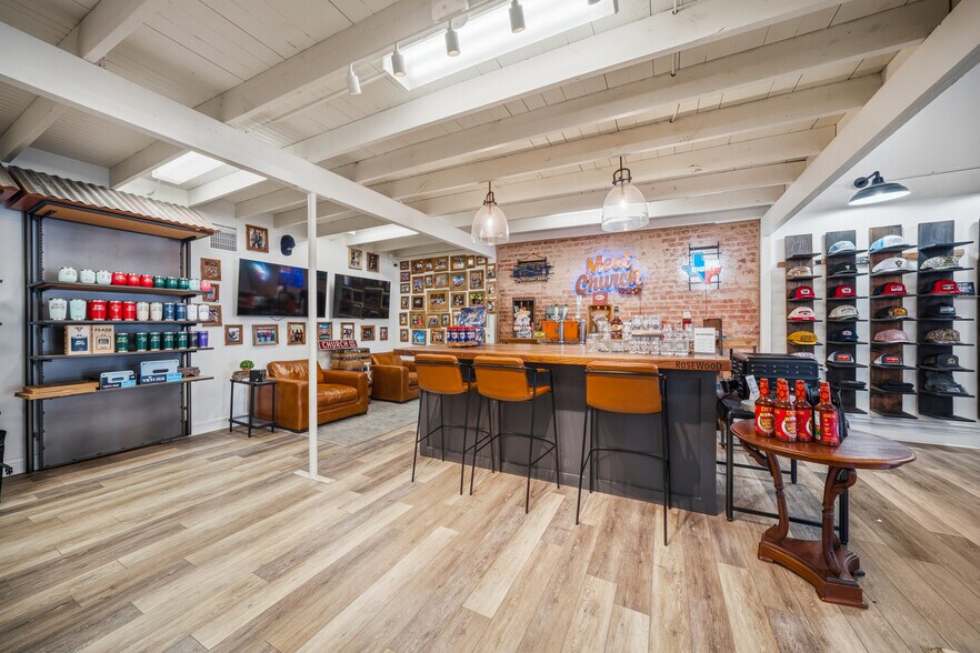 More Photos Of 114 W Main St, Waxahachie Storefront For Lease