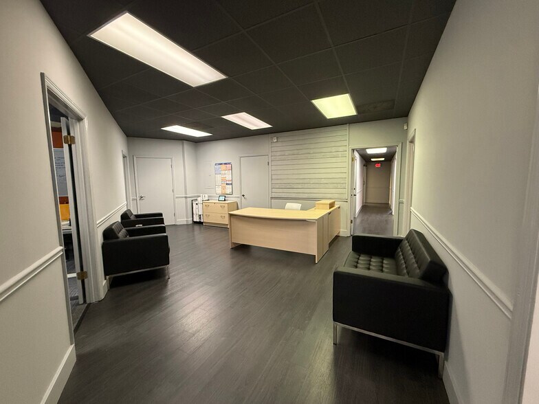 More Photos Of 3050 Amwiler Rd, Peachtree Corners Office For Lease