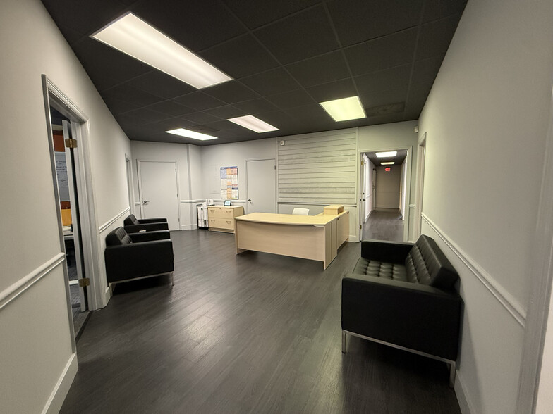 More Photos Of 3050 Amwiler Rd, Peachtree Corners Office For Lease