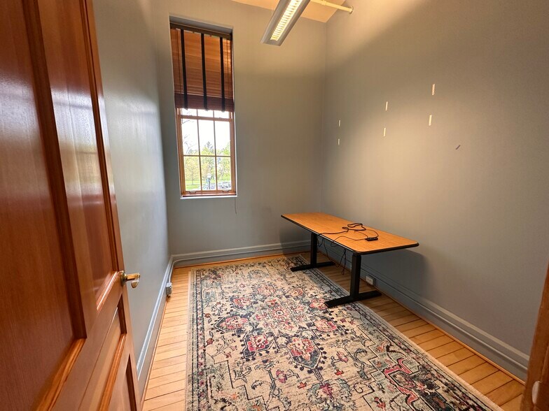 More Photos Of 830 Cottageview Dr, Traverse City Loft Creative Space For Sale