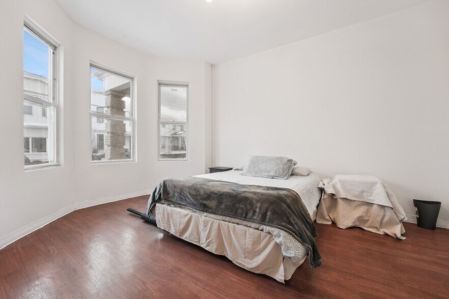 More Photos Of 910 19th St, Union City Multifamily For Sale