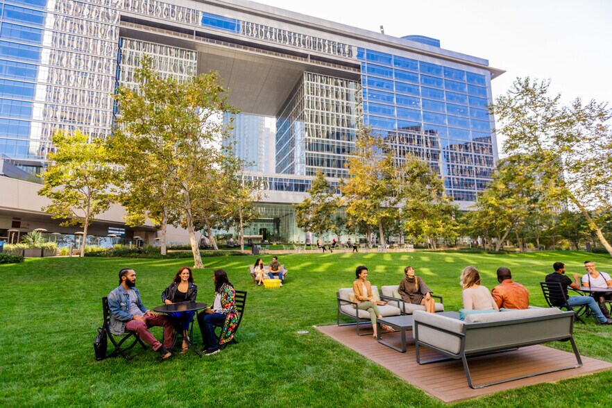 More Photos Of 2049 Century Park E, Los Angeles Office For Lease