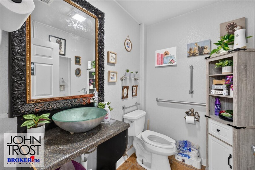 More Photos Of 801 N Center St, Casper Freestanding For Sale