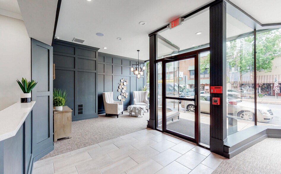 More Photos Of 48 S Market St, Elizabethtown Office For Lease