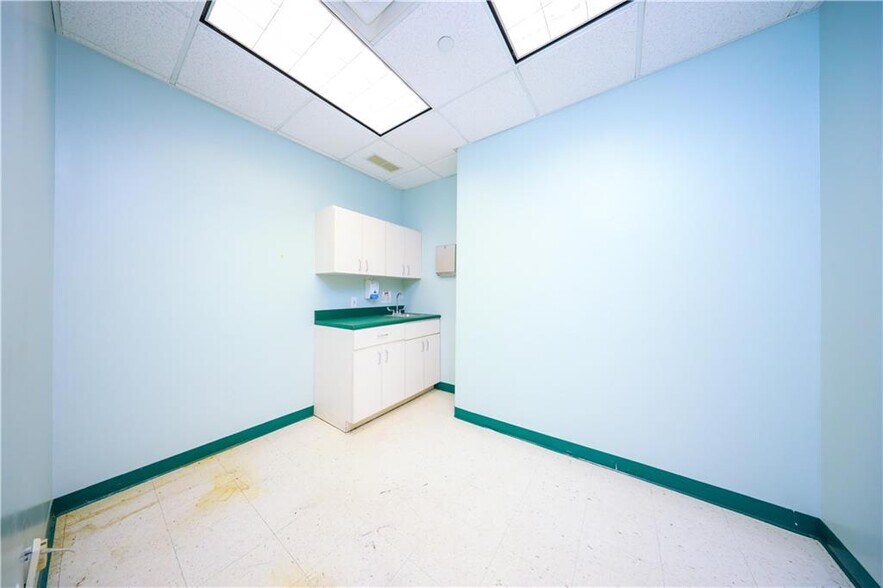 More Photos Of 8710 5th Ave, Brooklyn Medical For Sale