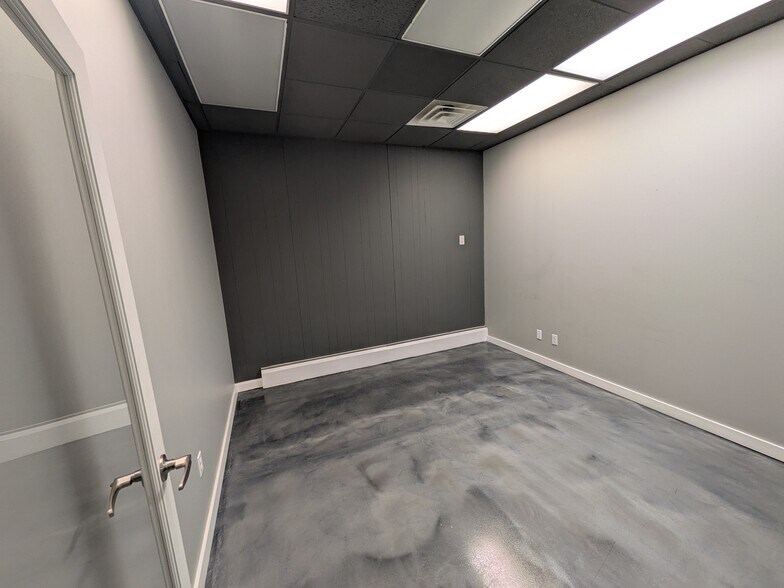 More Photos Of 6767 E Washington St, Indianapolis Coworking Space