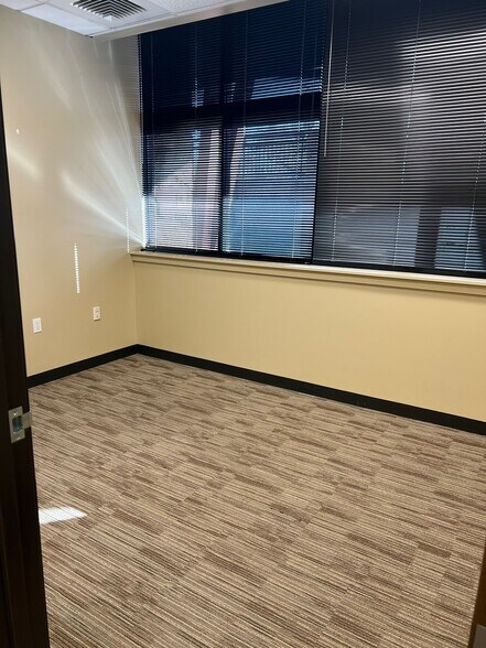 More Photos Of 777 Commercial St SE, Salem Office For Sale