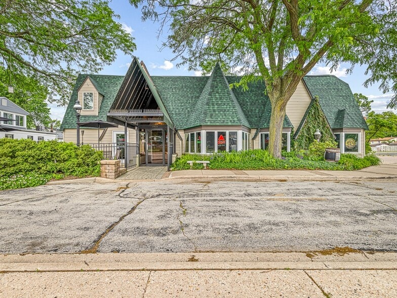 More Photos Of 5040 N 2nd St, Loves Park Restaurant For Sale