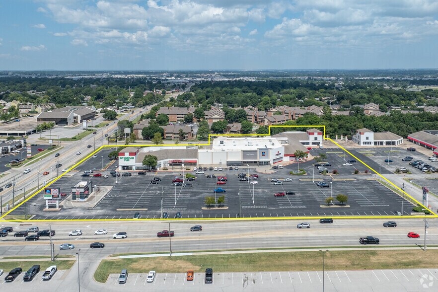 More Photos Of 8321-8421 E 61st St, Tulsa Unknown For Lease