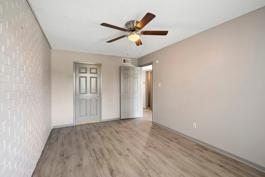 More Photos Of 610 Ferry Rd, Galveston Apartments For Sale