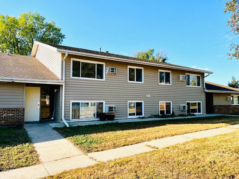 More Photos Of 1015-1021 Walnut St, Yankton Apartments For Sale