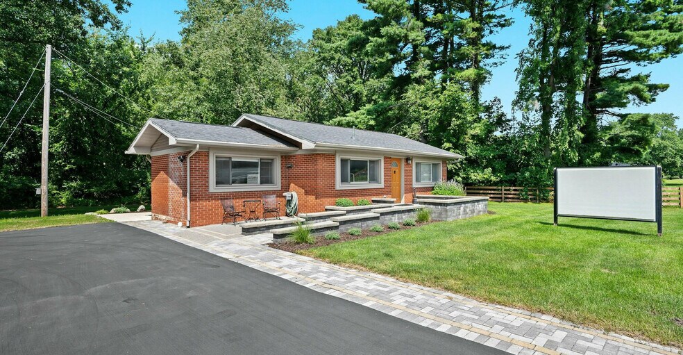More Photos Of 8864 Whitmore Lake Rd, Brighton Office Residential For Lease