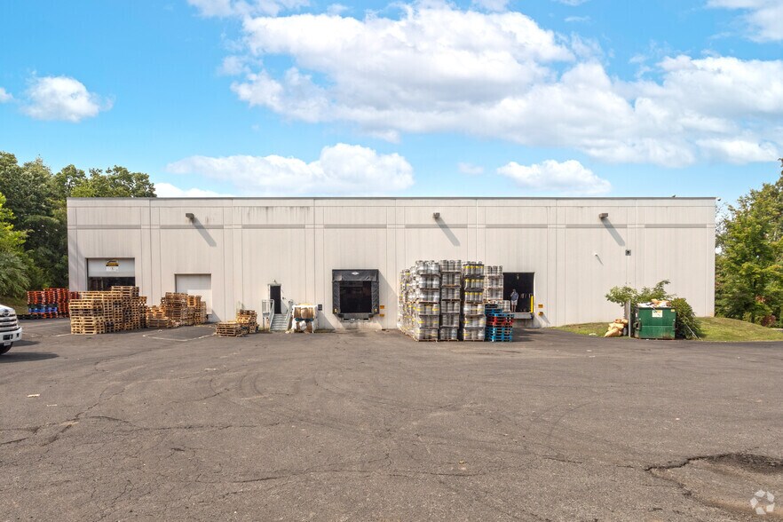 More Photos Of 4605 Brookfield Corporate Dr, Chantilly Research And Development For Lease