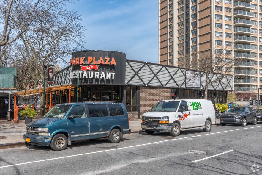 More Photos Of 220 Cadman Plz W, Brooklyn General Retail For Sale