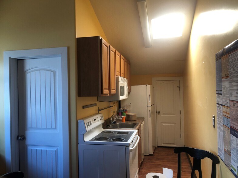 More Photos Of 596 W 1500 S, Woods Cross Freestanding For Sale