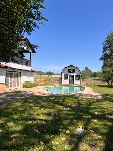 More Photos Of 2504 SH-304, Smithville Warehouse For Sale