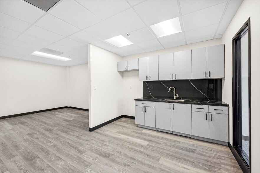 More Photos Of 990 Highland Dr, Solana Beach Coworking Space