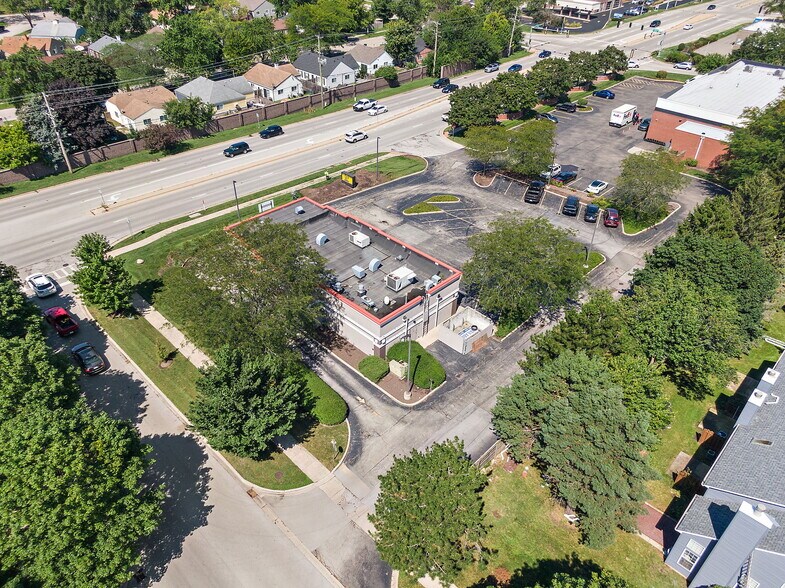 More Photos Of 240 Douglas Rd, Oswego Fast Food For Lease