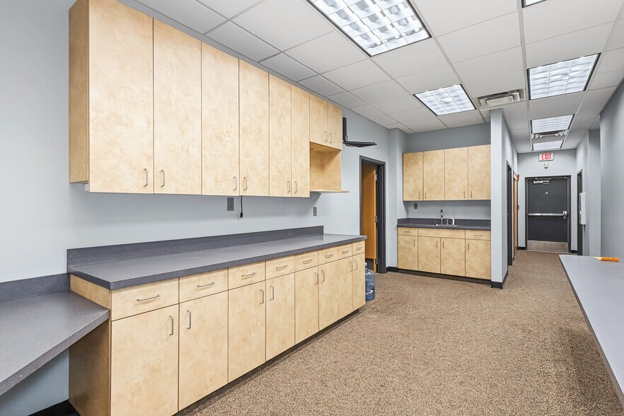 More Photos Of 6105 NW 86th St, Johnston Medical For Sale