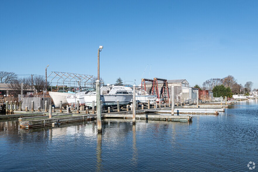 More Photos Of 2545 Bellmore Ave, Bellmore Marina For Sale