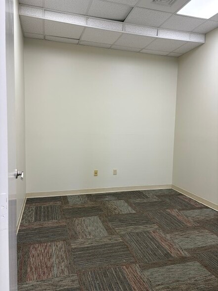 More Photos Of 14056 Southwest Fwy, Sugar Land Unknown For Lease