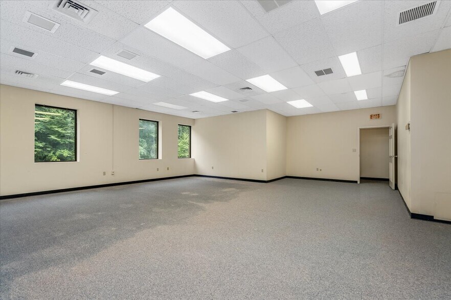 More Photos Of 7 Route 101A, Amherst Medical For Sale