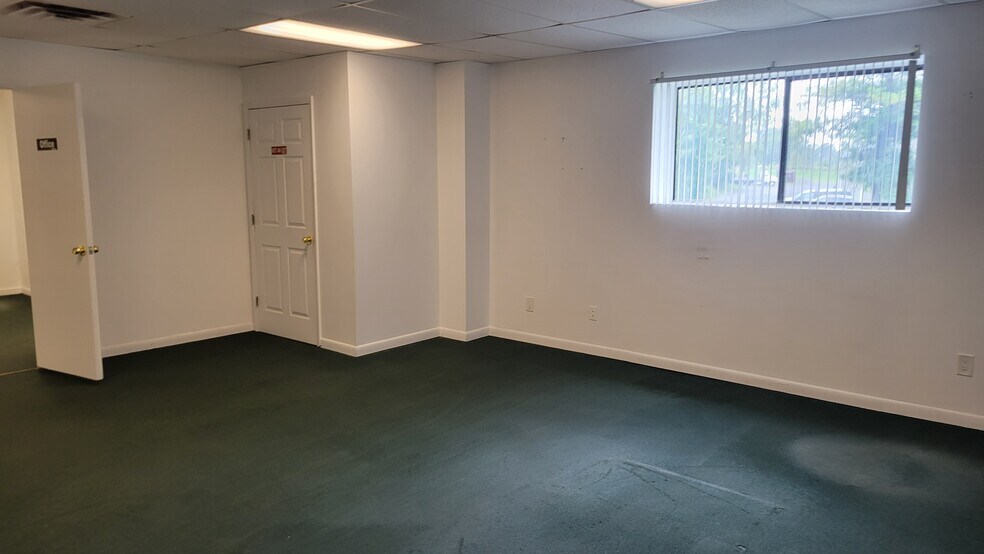 More Photos Of 4 Hadden Dr, Montgomery Warehouse For Lease