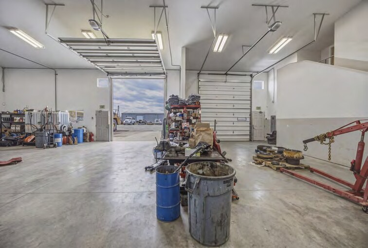 More Photos Of 2213 Henderson Loop, Richland Warehouse For Sale
