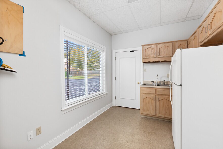 More Photos Of 6933 Crumpler Blvd, Olive Branch Office For Lease