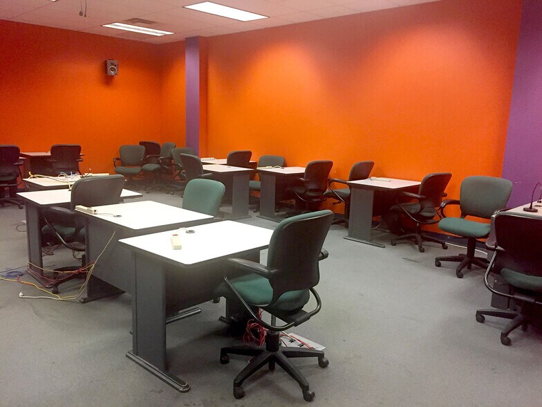 More Photos Of 2702 Agriculture Dr, Madison Office For Lease