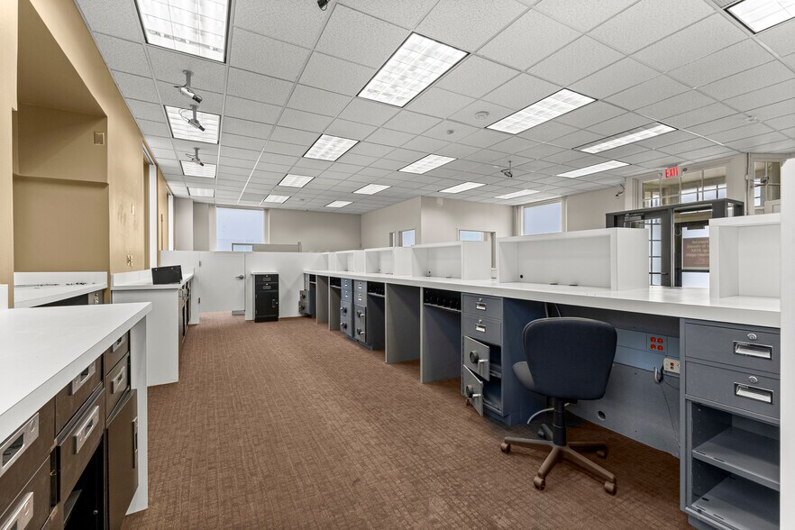 More Photos Of 23700 Goddard Rd, Taylor Bank For Lease