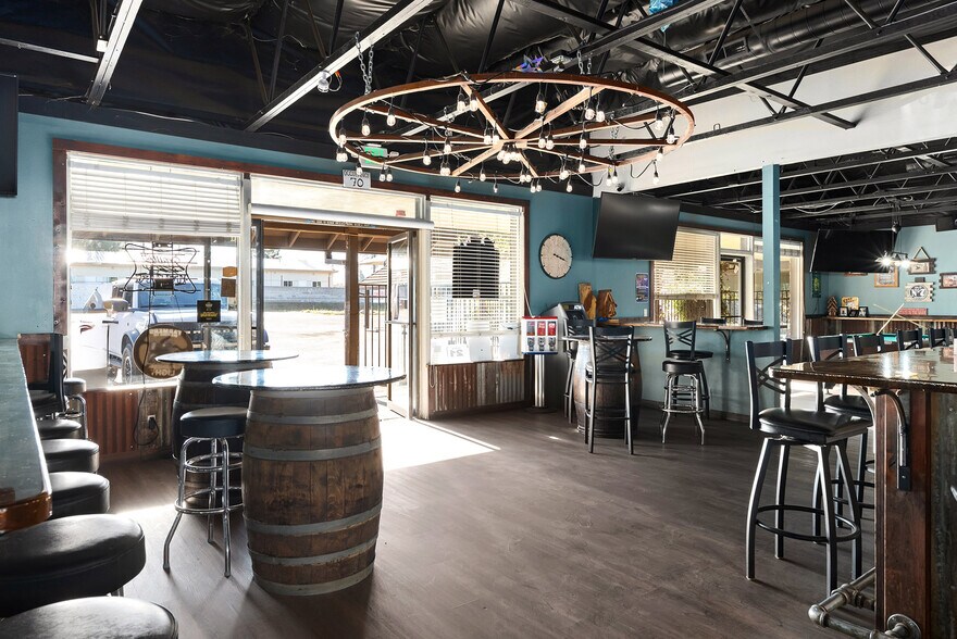 More Photos Of 7126 Skyway, Paradise Storefront Retail Office For Sale