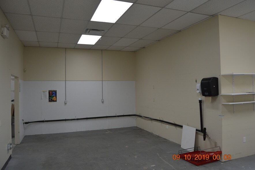 More Photos Of 317 Adelaide St S, London Storefront For Lease