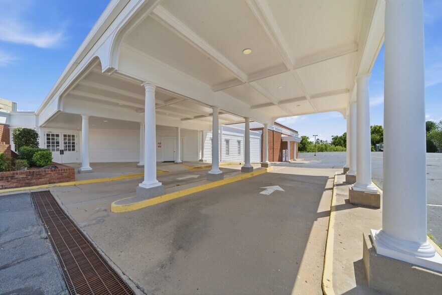 More Photos Of 7100 E 31st St, Tulsa Religious Facility For Sale