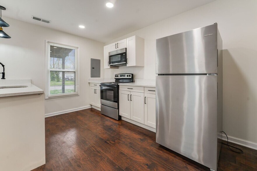 More Photos Of 2550 Broadway St, New Albany Apartments For Sale