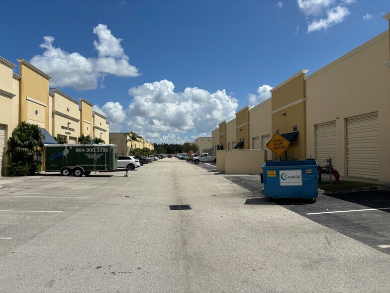 More Photos Of 10376 W State Road 84, Davie Warehouse For Lease