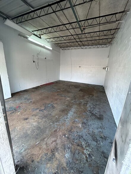 More Photos Of 4619-4629 NW 8th Ave, Oakland Park Warehouse For Lease