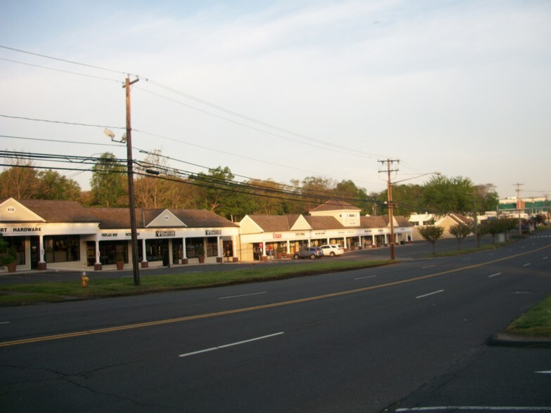 More Photos Of 578-582 Post Rd E, Westport Freestanding For Lease