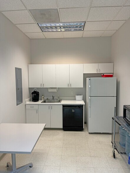 More Photos Of 195 Concourse Blvd, Santa Rosa Office For Sale