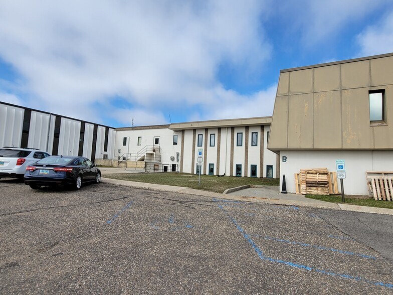 More Photos Of 4023 State St, Bismarck Medical For Lease