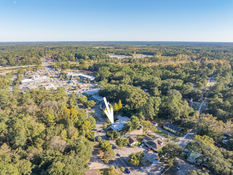 More Photos Of 8026 E Main St, Ridgeland General Retail For Sale