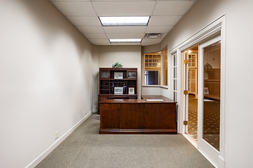 More Photos Of 100 W Washington Ave, Jackson Medical For Sale