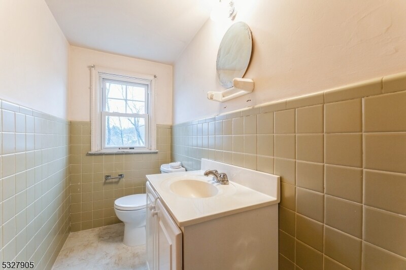 More Photos Of 194 Eagle Rock Ave, Roseland Office For Sale