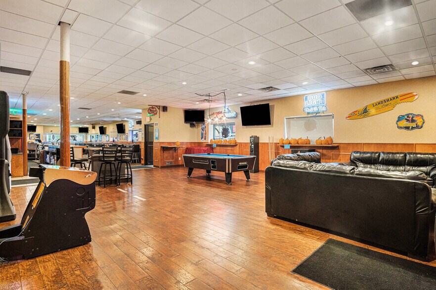 More Photos Of 203 N Egan Ave, Madison General Retail For Sale