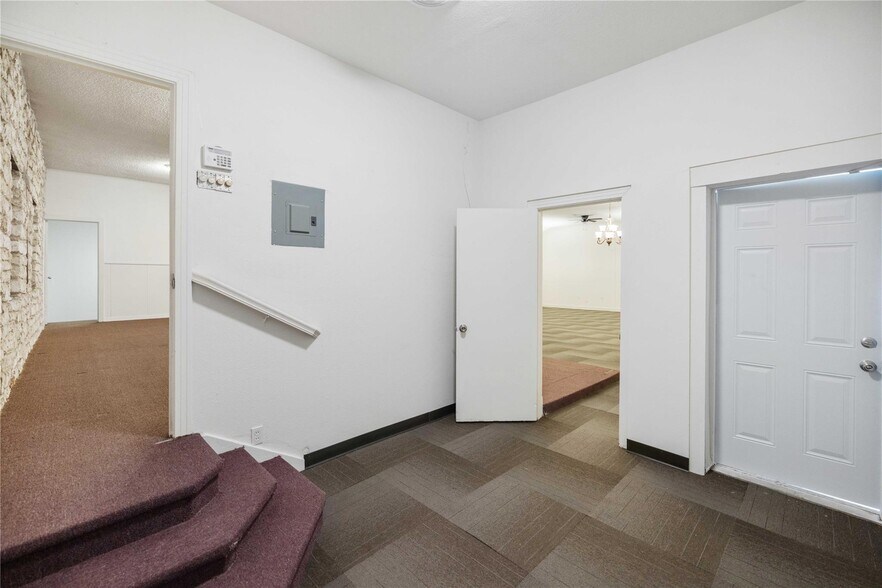 More Photos Of 1700 Amanda Ave, Fort Worth Religious Facility For Sale