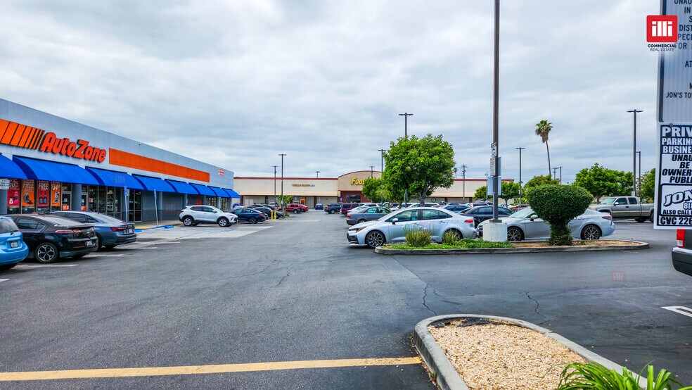 More Photos Of 16500-16530 Sherman Way, Van Nuys Unknown For Lease