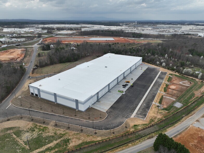 More Photos Of 891 Deyoung Rd, Greer Warehouse For Lease