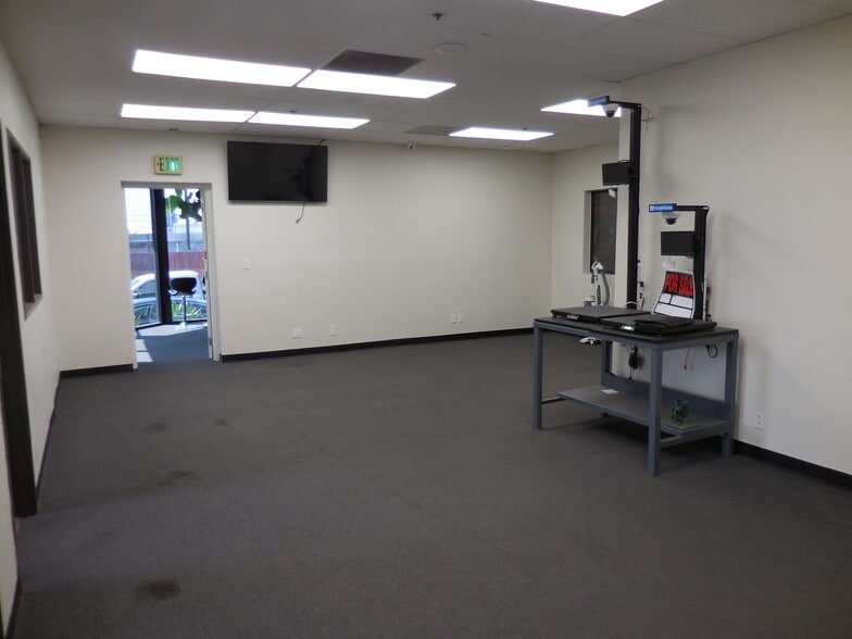 More Photos Of 1206-1210 W Jon St, Torrance Warehouse For Sale