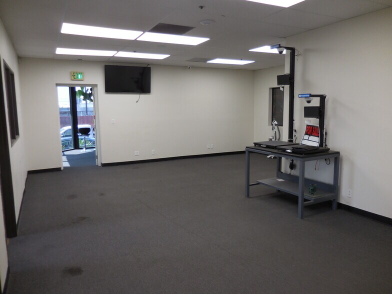 More Photos Of 1206-1210 W Jon St, Torrance Warehouse For Sale