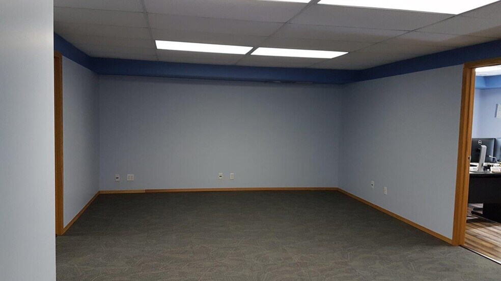 More Photos Of 270 Agri Park Rd, Oak Bluff Industrial For Lease